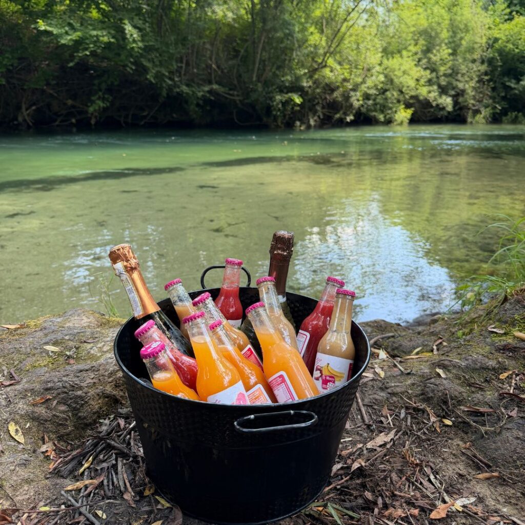 aperitivo a bordo fiume Aniene durante una discesa Rafting